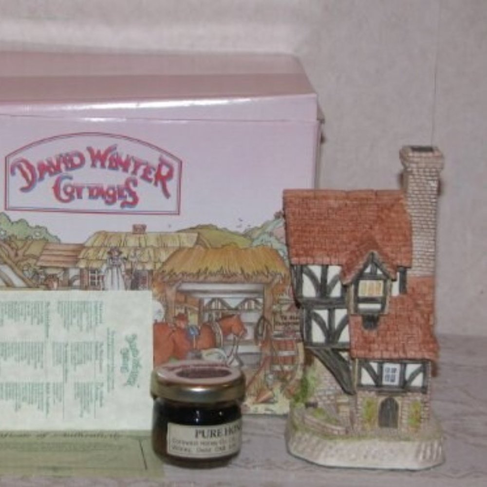 David Winter Cottages  The Beekeeper's